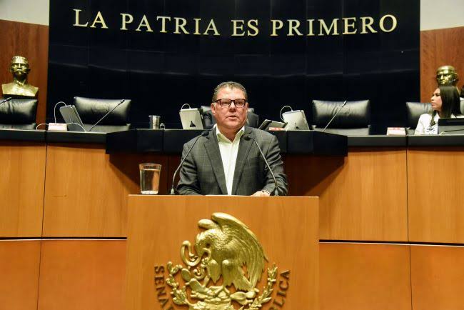 Virgilio Mendoza Amezcua en actividad legislativa como Senador de la República